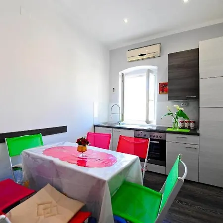 Guest house Apartments Bulovic In The Very Center Of Split