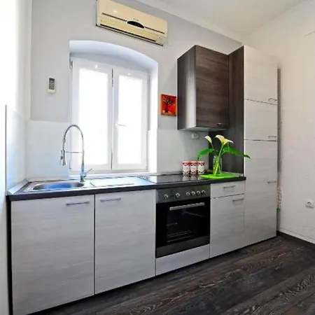 Guest house Apartments Bulovic In The Very Center Of Split *