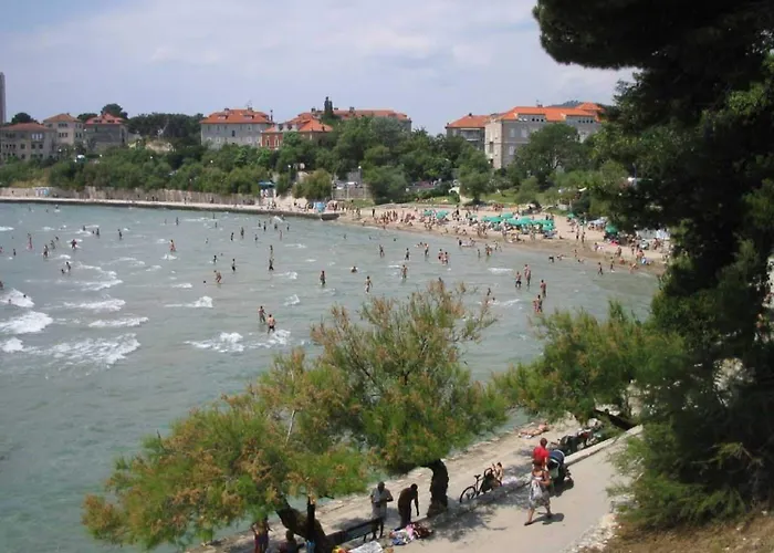 Bulovic In The Very Center Of *