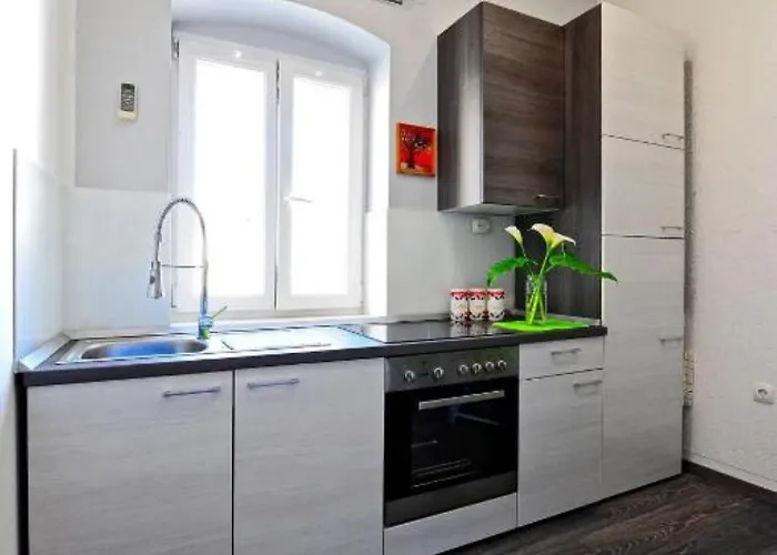 Bulovic In The Very Center Of *